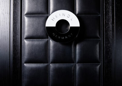 Detailfoto Griff eines schwarzen Luxus-Tresors